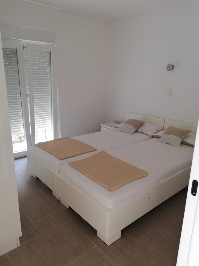 Apartmani Deluxe Jasenice  Exterior foto